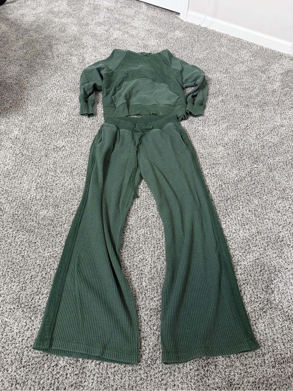 aerie Forest Green Ribbed Wide-Leg Lounge Pants and Sweatshirt
